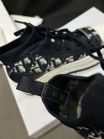 Low-Top Sneakers - 图片 4